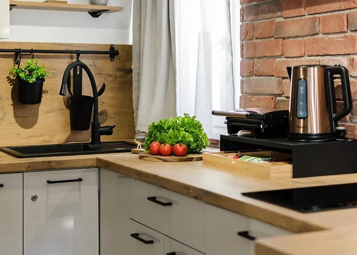 Apple Apartment Split