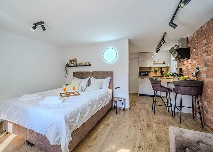 Apartment Apple Split